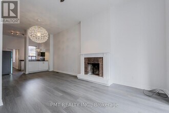204-204 Gerrard St E in Toronto, ON - Building Photo - Building Photo