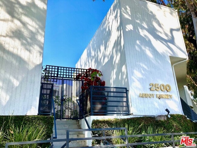 property at 2500 Abbot Kinney Blvd