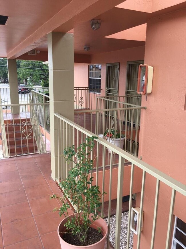 2600 NW 14th St, Unit 4 in Miami, FL - Building Photo - Building Photo
