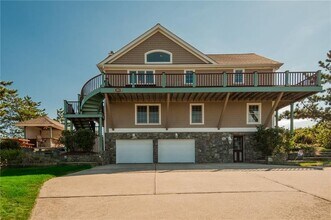 180 Sand Hill Cove Rd in Narragansett, RI - Building Photo - Building Photo