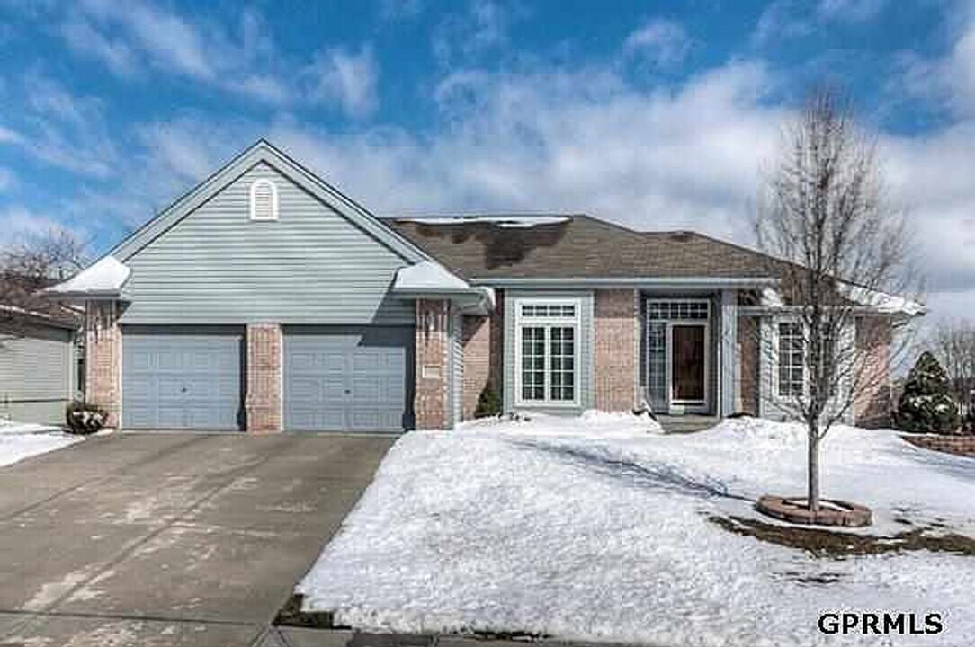 17116 I St in Omaha, NE - Building Photo