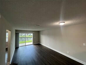 2556 Woodgate Blvd in Orlando, FL - Building Photo - Building Photo