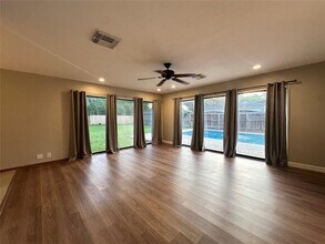 12139 Huntington Park Dr in Houston, TX - Building Photo - Building Photo