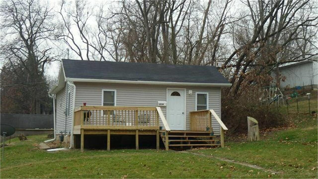 1716 Locust St in Ottumwa, IA - Building Photo