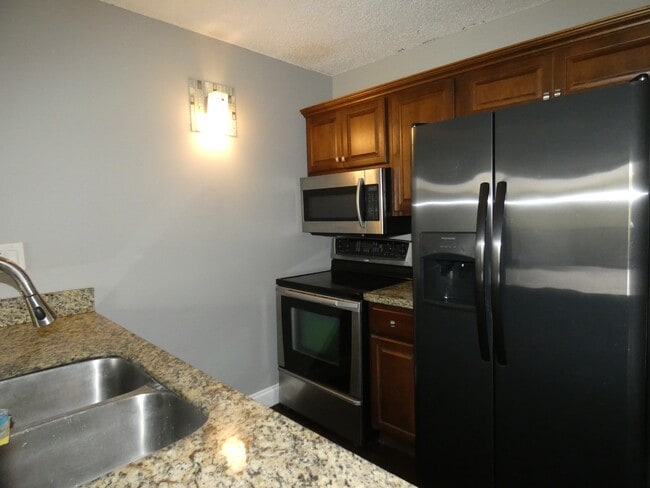 2701 Riverside Dr in Coral Springs, FL - Building Photo - Building Photo