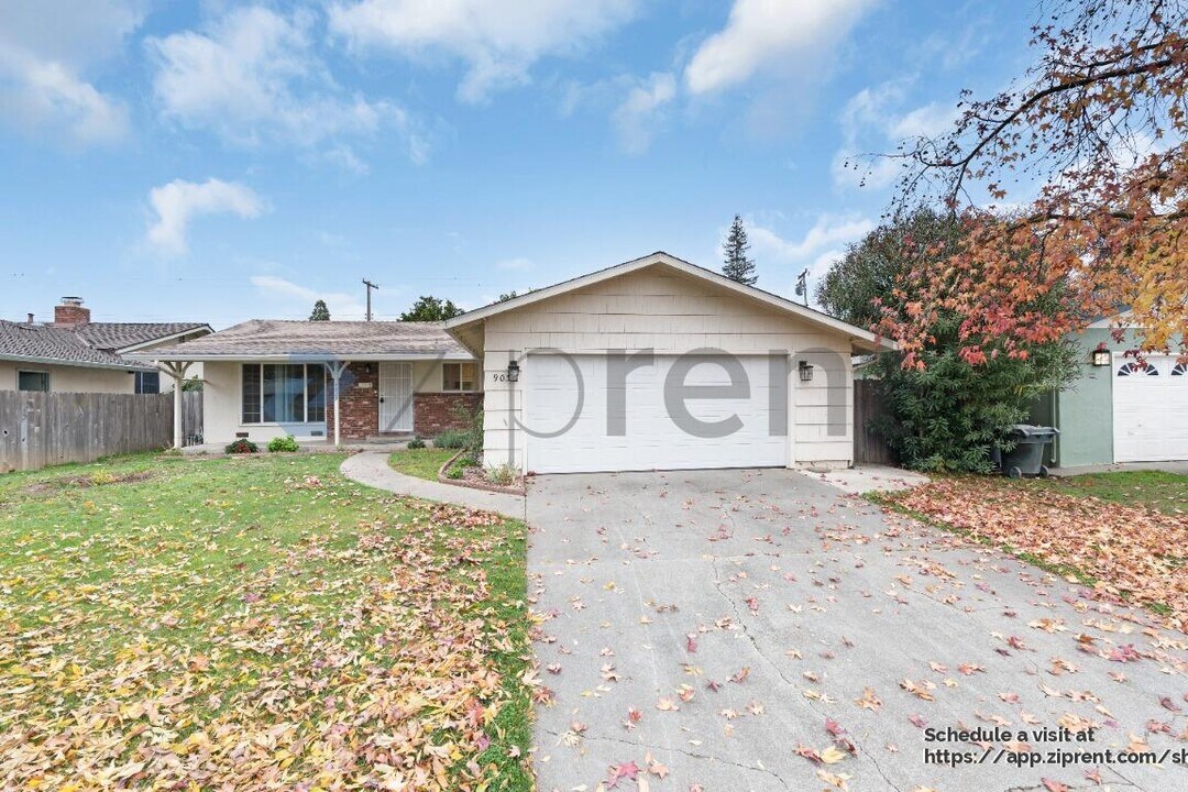 9033 Fashion Dr in Sacramento, CA - Building Photo