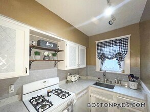 12 Wheatland St in Salem, MA - Building Photo - Building Photo