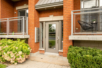 14261 Cavendish Boul in Montréal, QC - Building Photo - Building Photo