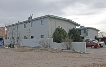 210 Palomas Dr NE in Albuquerque, NM - Building Photo - Building Photo