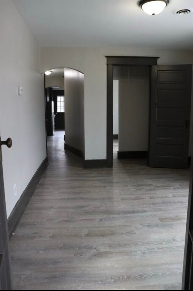 605 Linwood Ave, Unit 4 in La Porte, IN - Building Photo - Building Photo