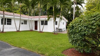4760 SW 66th Terrace in Davie, FL - Building Photo