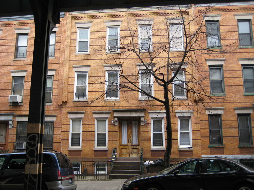 17-19 Palmetto St in Flushing, NY - Building Photo