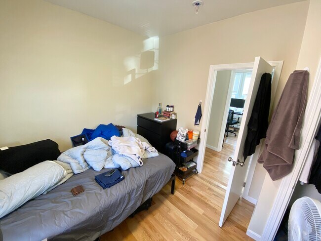 6 Bickford Ave, Unit #3 in Boston, MA - Foto de edificio - Building Photo