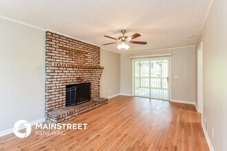 5613 Woodland Dr in Acworth, GA - Foto de edificio - Building Photo