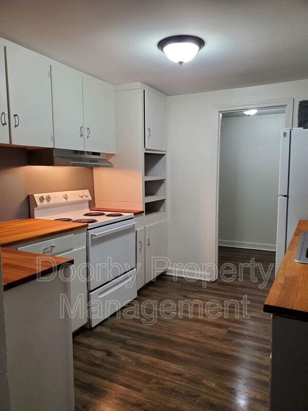property at 910 S Crest Dr