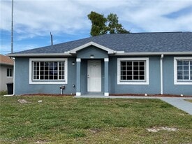 7319 Albany Rd in Ft. Myers, FL - Building Photo