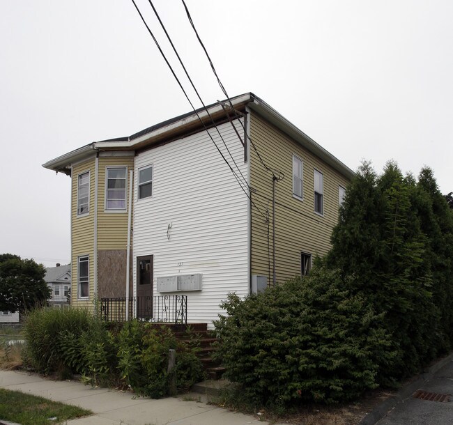 727 Belleville Ave in New Bedford, MA - Building Photo - Building Photo