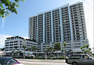 The Lexi in North Bay Village, FL - Foto de edificio - Building Photo