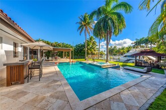 1070 Belle Meade Island Dr in Miami, FL - Building Photo - Building Photo