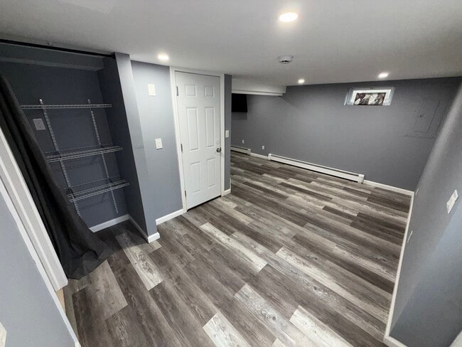 8 Woody Pl, Unit Basement studio apartment in Mount Sinai, NY - Building Photo - Building Photo