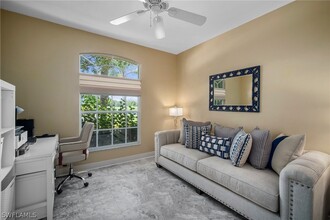 6553 Castlelawn Pl in Naples, FL - Foto de edificio - Building Photo