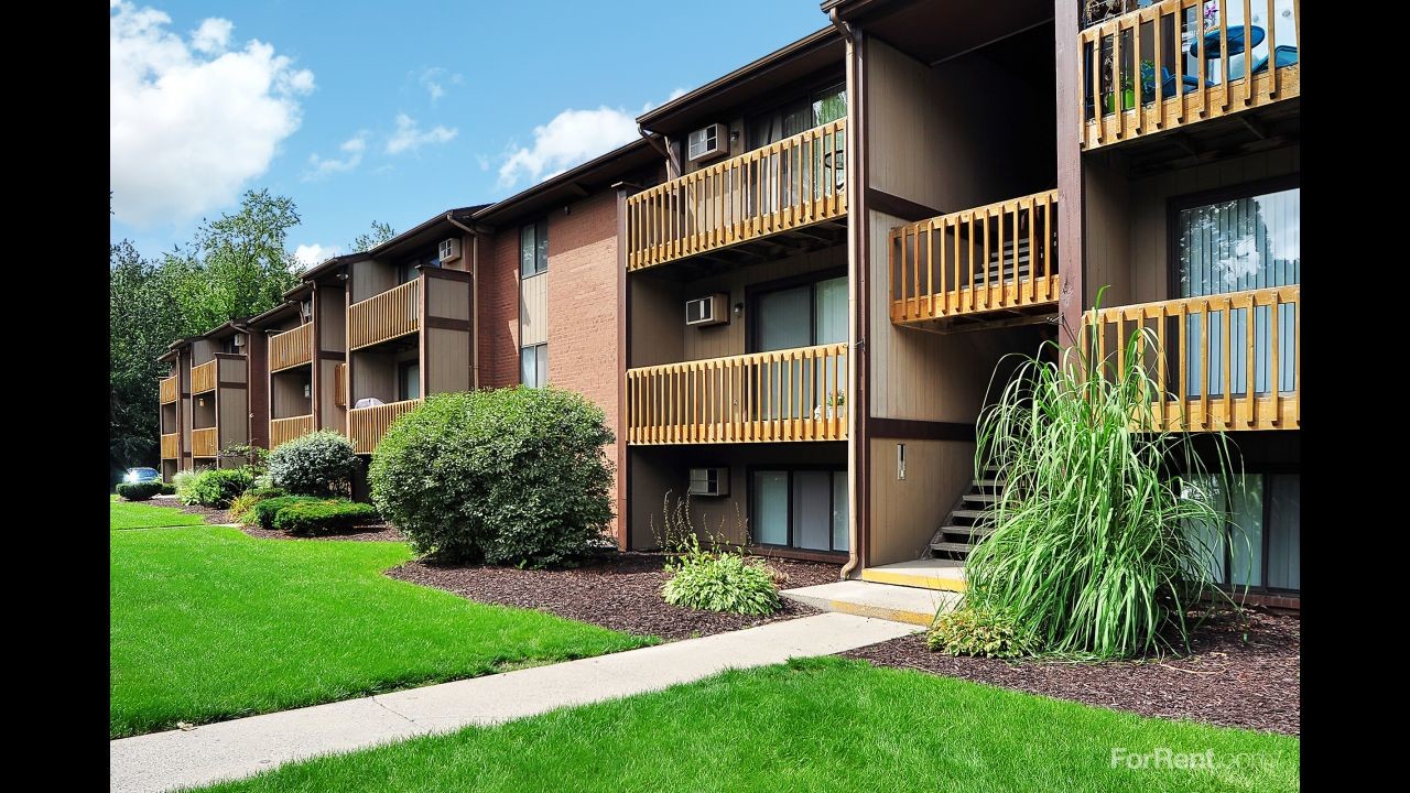 Pinery Woods Apartments in Wyoming, MI - Building Photo