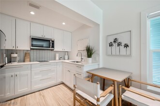 10341 Gulf Shore Dr in Naples, FL - Building Photo - Building Photo