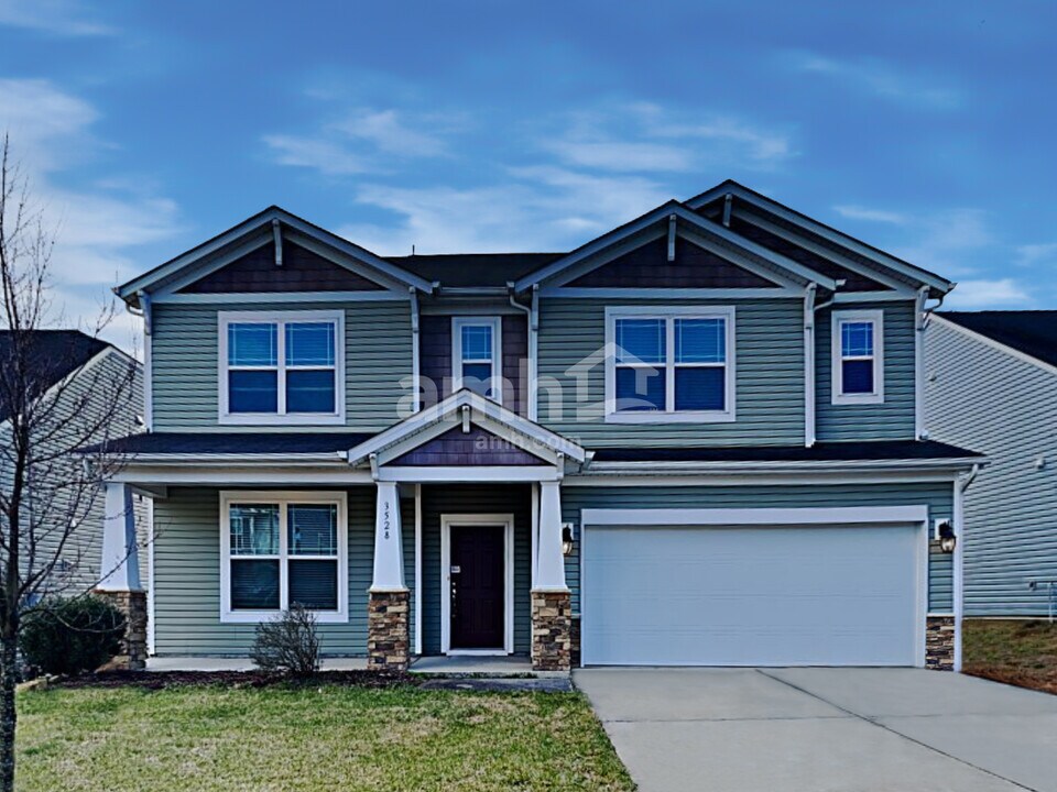 3528 Eastern Branch Rd in Raleigh, NC - Foto de edificio