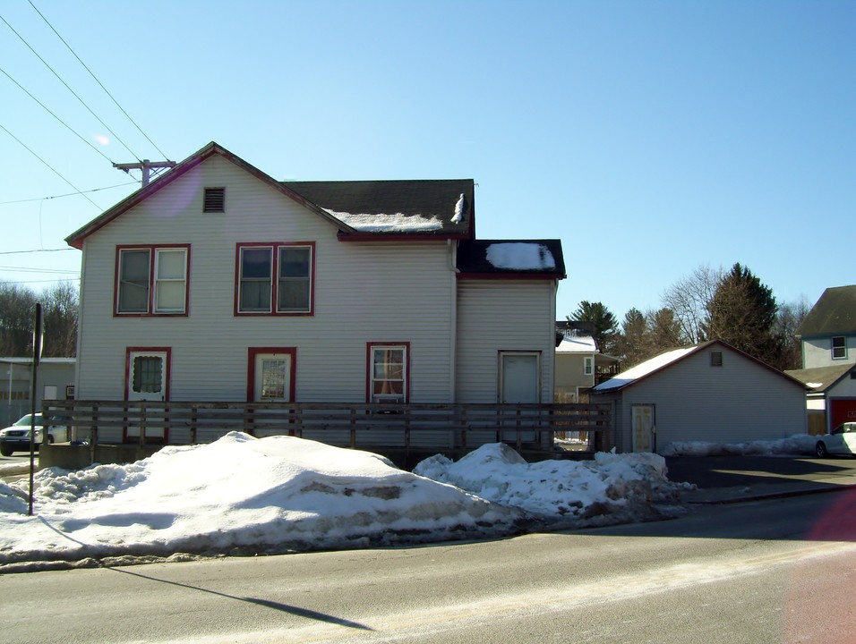 56 Hapgood St in Athol, MA - Building Photo