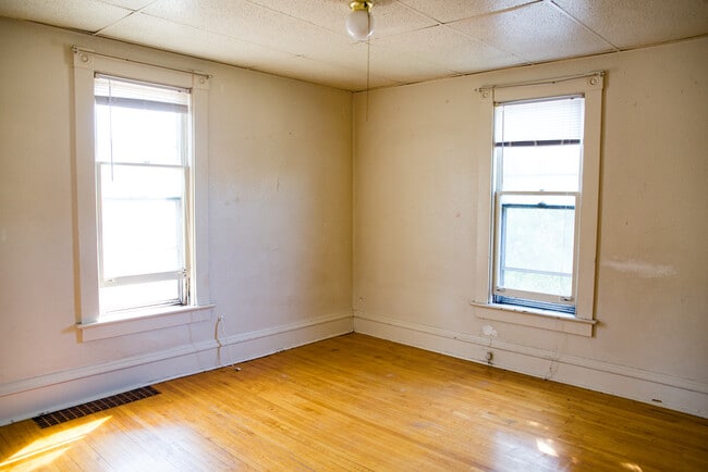 1303 E Hennepin Ave in Minneapolis, MN - Building Photo - Building Photo