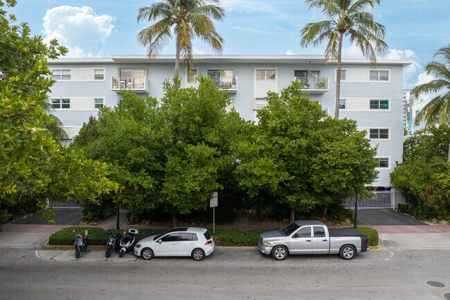 Meridian Plaza in Miami Beach, FL - Foto de edificio - Building Photo