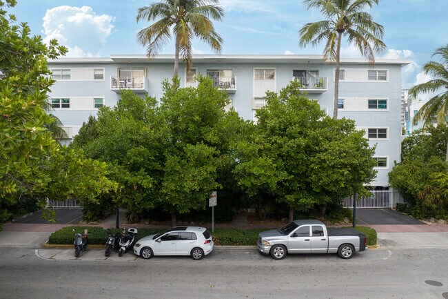 Meridian Plaza in Miami Beach, FL - Building Photo - Building Photo