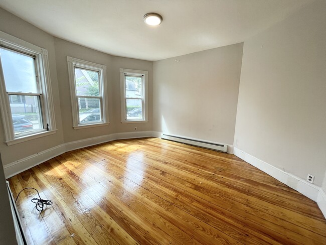 276 E Cottage St, Unit 1 in Boston, MA - Foto de edificio - Building Photo