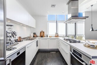 825 Kings Rd in West Hollywood, CA - Building Photo - Building Photo