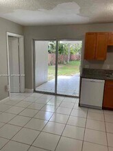 1389 SW 24th Ave in Fort Lauderdale, FL - Foto de edificio - Building Photo