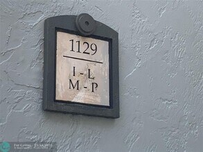 1129 Lake Victoria Dr in Royal Palm Beach, FL - Building Photo - Building Photo