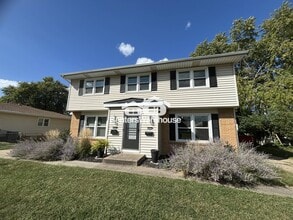 4807 NW Aurora Ave. in Des Moines, IA - Foto de edificio - Building Photo