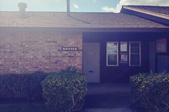 1510 E Loop 304 in Crockett, TX - Building Photo - Building Photo