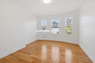 309 Columbia St, Unit 1 in Cambridge, MA - Foto de edificio - Building Photo