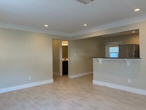 736 86th Ave N in St. Petersburg, FL - Building Photo - Building Photo