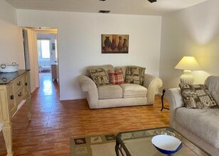 42 Coventry B in West Palm Beach, FL - Building Photo - Building Photo