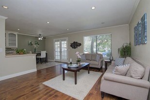 5006 Collwood Way in San Diego, CA - Building Photo