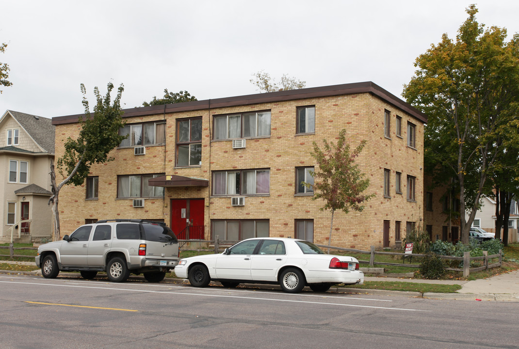 2700 Plymouth Ave N in Minneapolis, MN - Building Photo