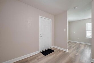 5118 Plum Dr in Houston, TX - Building Photo - Building Photo