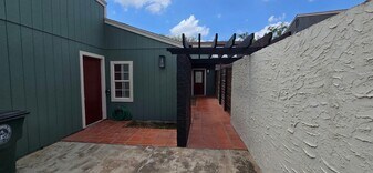 1827 Highland Park Ave, Unit 1 in Mission, TX - Building Photo