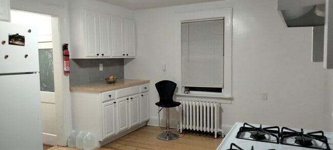 39 Nordhoff Pl in Englewood, NJ - Building Photo - Building Photo