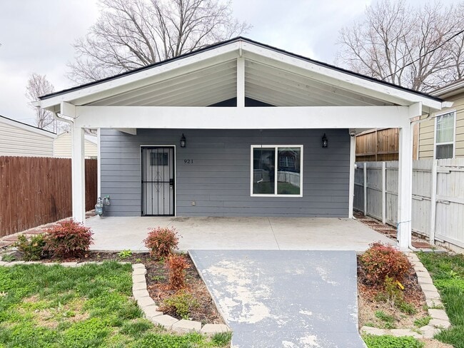 property at 921 Brentwood Ave