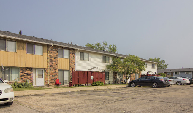 Manchester Knolls Cooperative in North Chicago, IL - Building Photo - Building Photo