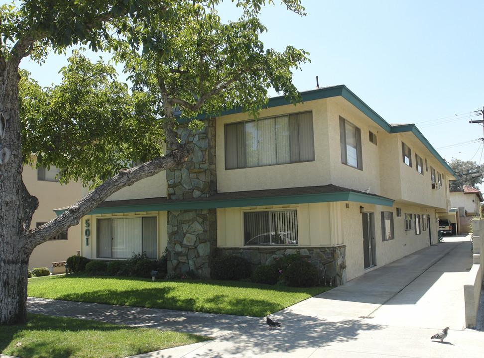 501 N Stoneman Ave in Alhambra, CA - Building Photo