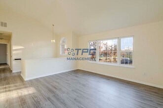 33 Viking Ave in Franklin Township, NJ - Building Photo - Building Photo